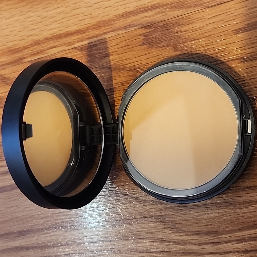 bareMinerals BAREPRO - Picture 3 of 3